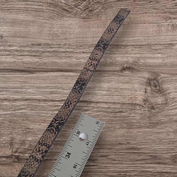 Python Belt Womens Size Medium Beige Snake Vegan Leather Embossed Fashion Slim40 - Picture 10 of 10